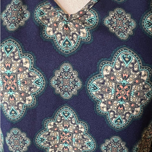 Ann Taylor Blouse in Blue w/Multicolored Abstract Print Roll Tab Sleeves Size XS - Picture 2 of 6